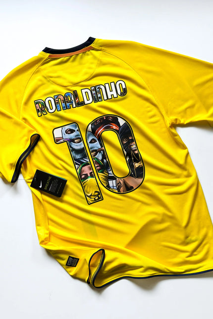 RETRO BARCELONA 2009/10 – RONALDINHO “I AM FAVELA”