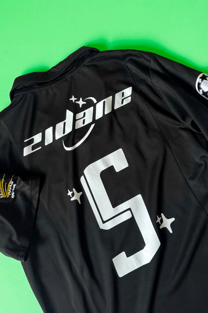 REAL MADRID 2002/03 – ZINEDINE ZIDANE #5 “STELLAR RETRO EDITION”